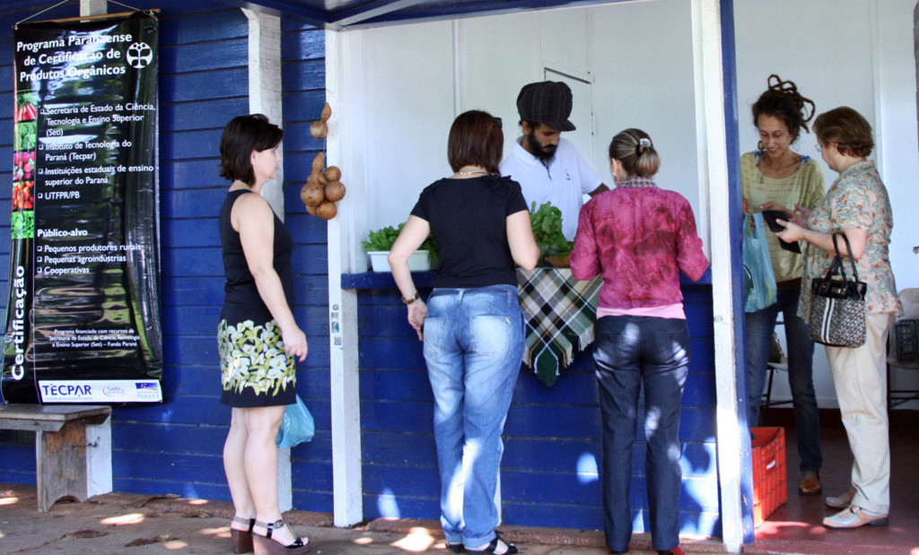 Nos últimos meses, o Programa Paranaense de Certificação de Orgânicos (PPCO) tem intensificado as ações de apoio à comercialização de produtos orgânicos. O Paraná é o maior produtor brasileiro do gênero e está entre os estados com maior número de propriedades certificadas. Curitiba, 12/05/2017. Foto: Divulgação SETI