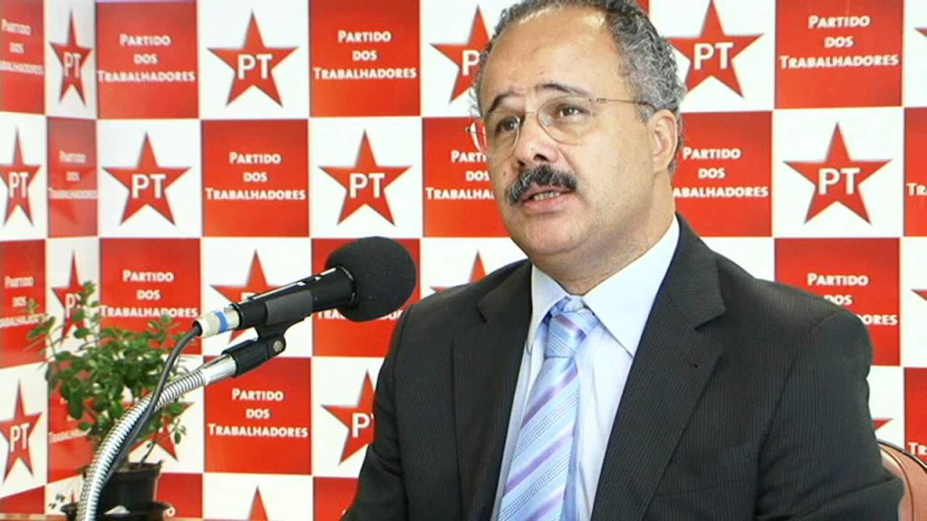 É um engano achar que soluções artificiais, como a proposta pelo deputado Vicente Cândido de tirar dinheiro da União para bancar a campanha eleitoral, financiam a democracia