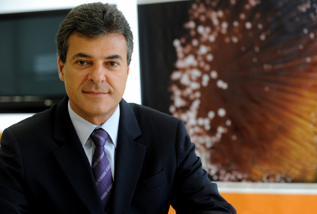 Gov. Beto Richa lança banda extra larga da COPEL e ativação de pagamento do IPVA pelo celular. Curitiba, 14/02/2011 Foto: Ricardo Almeida / AENotícias