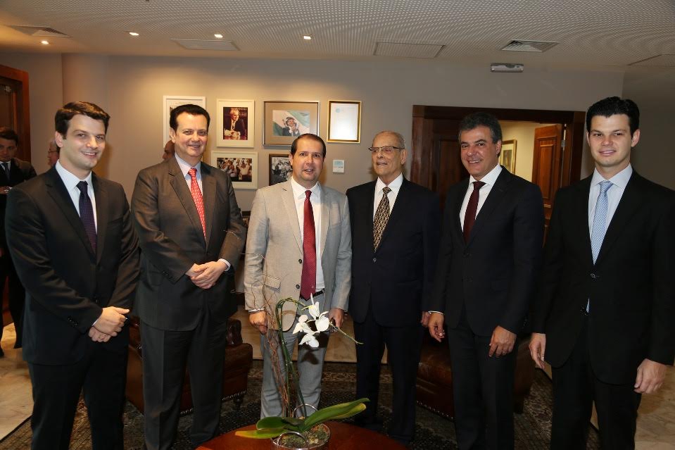 O governador Beto Richa e o ministro da Ciência, Tecnologia, Inovações e Comunicações, Gilberto Kassab, assinaram nesta segunda-feira (05), no Palácio Iguaçu, o termo de adaptação de outorgas que permite a migração de emissoras de rádio AM para a faixa FM. Curitiba, 05/06/2017. Foto: Orlando Kissner/ANPr