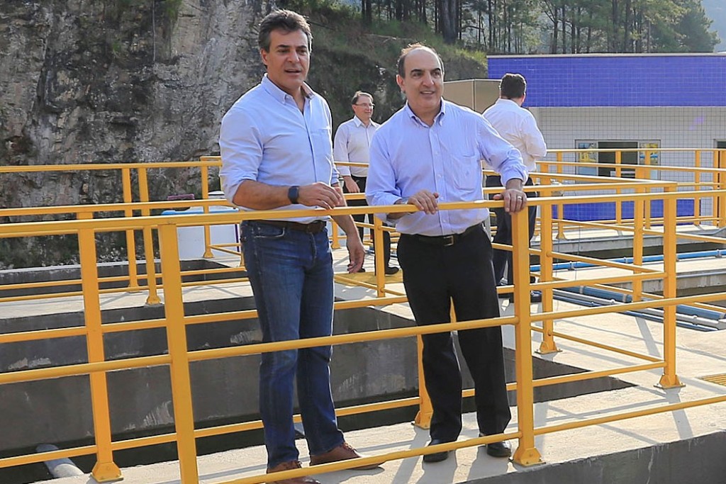 O governador Beto Richa e o presidente da Sanepar, Mounir Chaowiche, inauguram nesta quinta-feira (17),  a Estação de Tratamento de Água Barigui (ETA Barigui), em Almirante Tamandaré, na Região Metrpolitana de Curitiba. Participaram da solenidade: prefeito de Almirante Tamandaré, Aldinei José Siqueira e o deputado Alexandre Curi. Almirante Tamandaré, 17-09-15. Foto: Arnaldo Alves / ANPr.