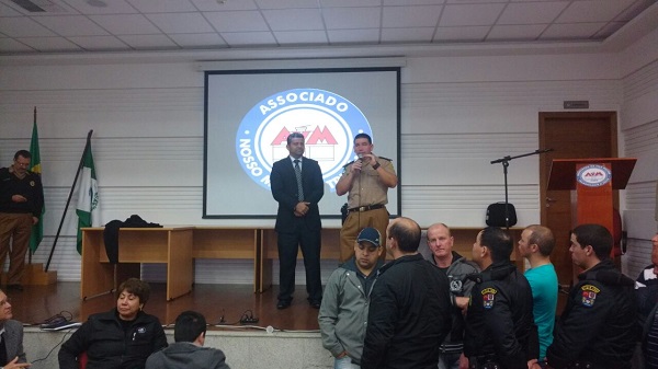 policiais e bombeiros