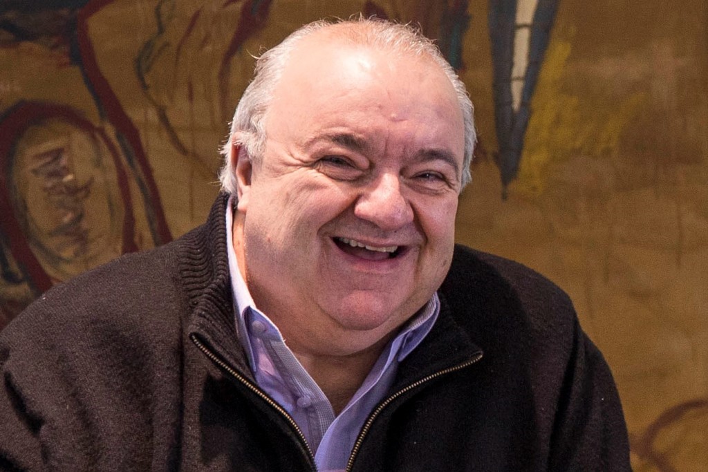 Prefeito Rafael Greca assina termo de cooperação técnica entre o Imap e a Câmara Municipal, para a promoção de capacitação dos servidores das instituições. Na foto assina o termo o presidente da Câmara, vereador Sergio Balaguer. Curitiba, 21/07/2017. Foto: Pedro Ribas/SMCS