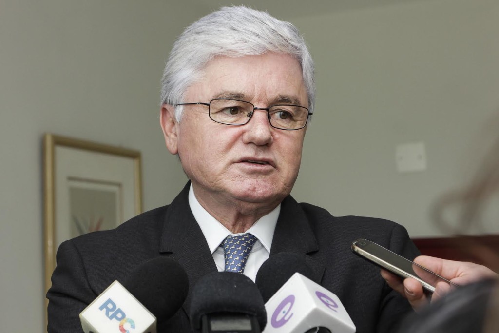 Secretário chefe da Casa Civil, Valdir Rossoni, secretário da Fazenda, Mauro Ricardo Costa e o secretário do Planejamento, Cyllêneo Pessoa Pereira Júnior, em reunião com o Fórum das Entidades Sindicais. Curitiba, 16/11/2016. Foto: Pedro Ribas/ANPr