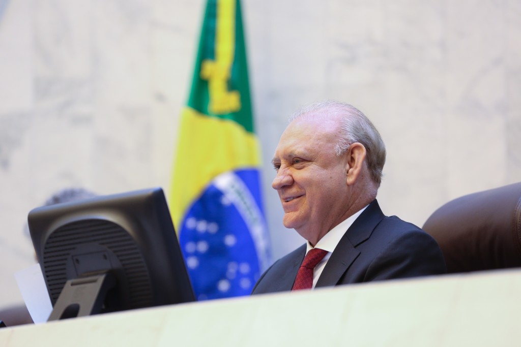 Ademar Traiano artigo