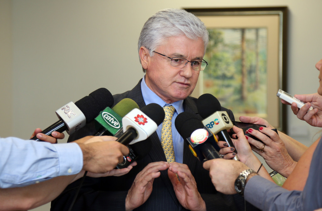Secretário chefe da Casa Civil, Valdir Rossoni, durante coletiva de imprensa sobre a LDO. Curitiba, 19/04/2016. Foto: Orlando Kissner/ANPr