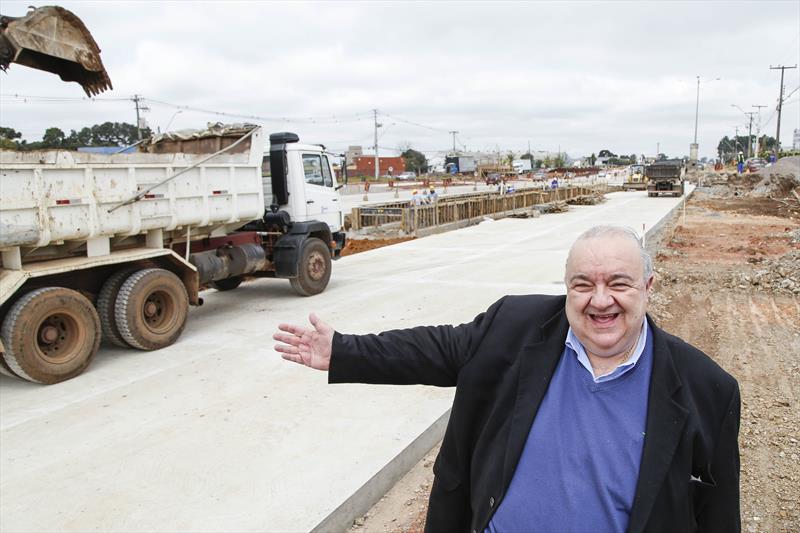 Greca assina edital de R$ 79 milhões para obras da Linha Verde Norte