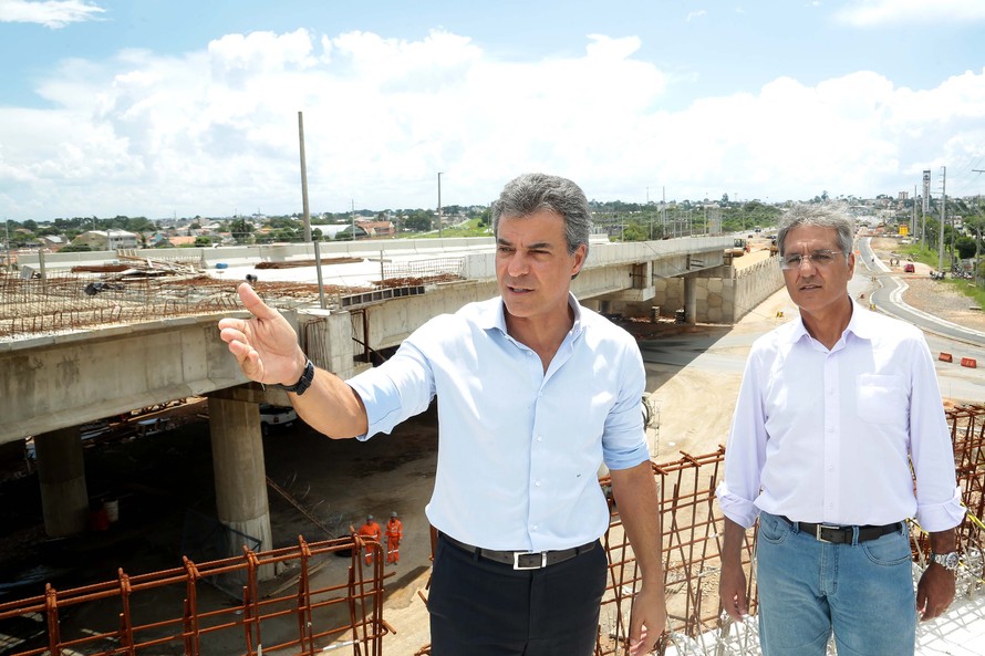 Richa vistoria obras do maior viaduto em construção no Paraná