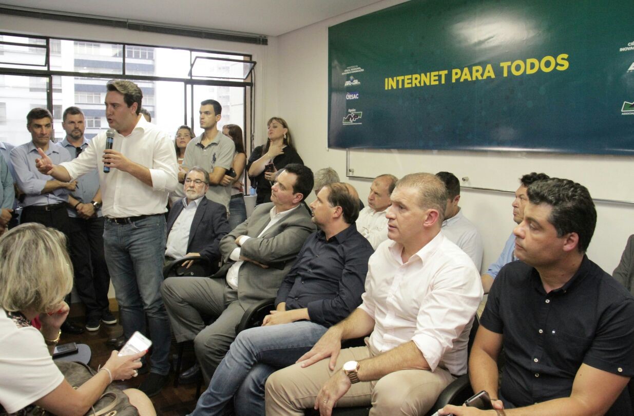 Kassab e Ratinho Junior lançam programa Internet para Todos para 80 municípios do Paraná