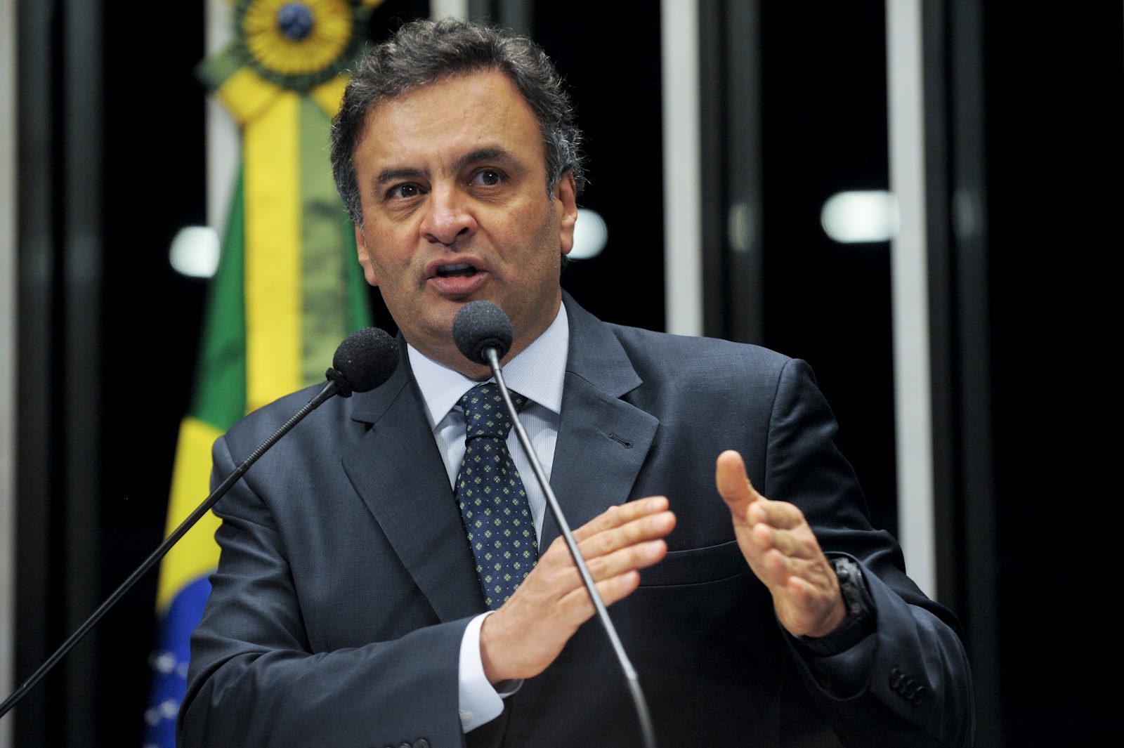 PSDB decide disputar governo de MG para Aécio tentar a reeleição