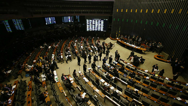 Janela partidária favorece Centrão e reeleição de deputados