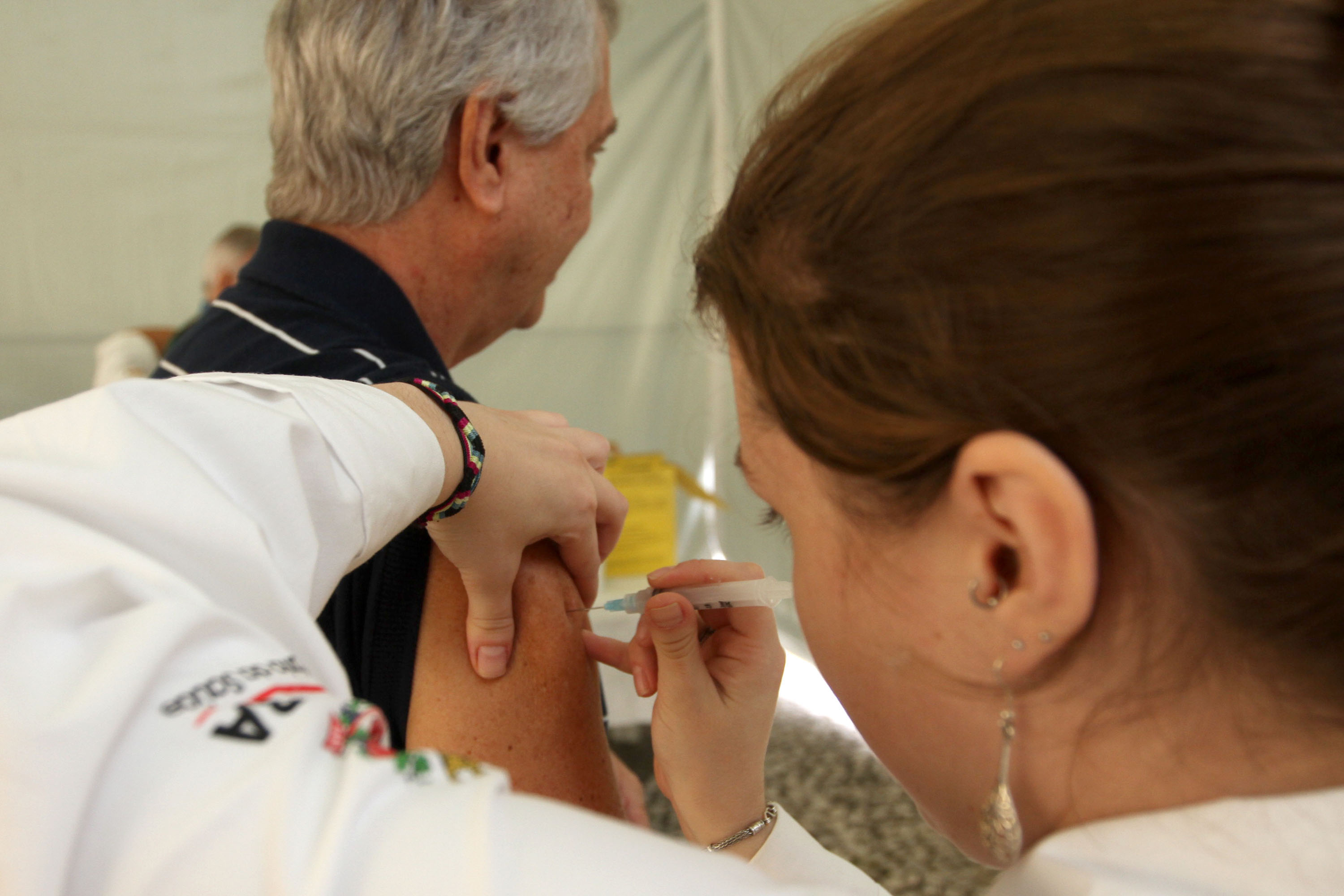 Em uma semana Paraná vacinou mais de 400 mil contra gripe