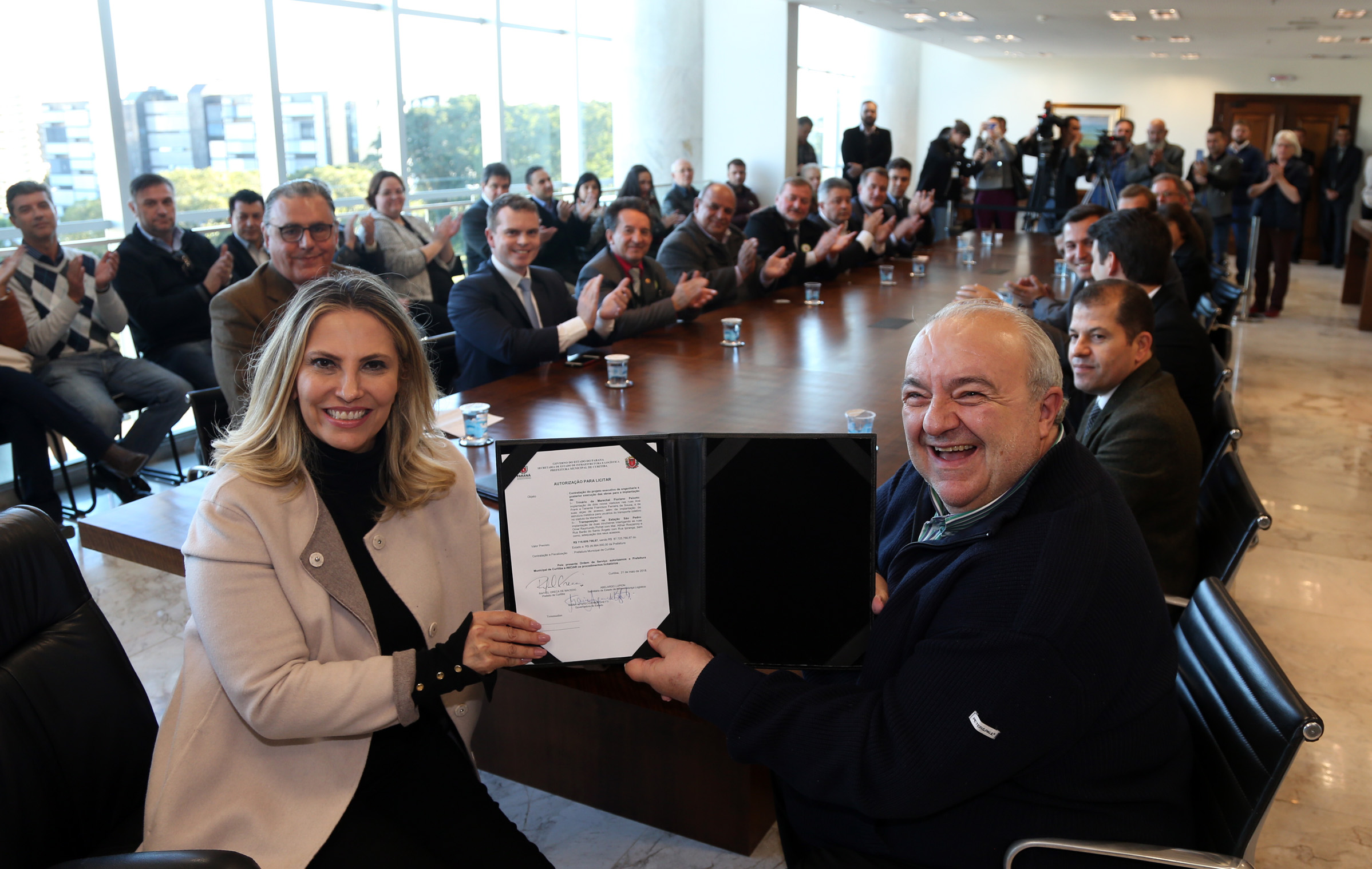 Cida e Greca autorizam licitação de obras na Linha Verde