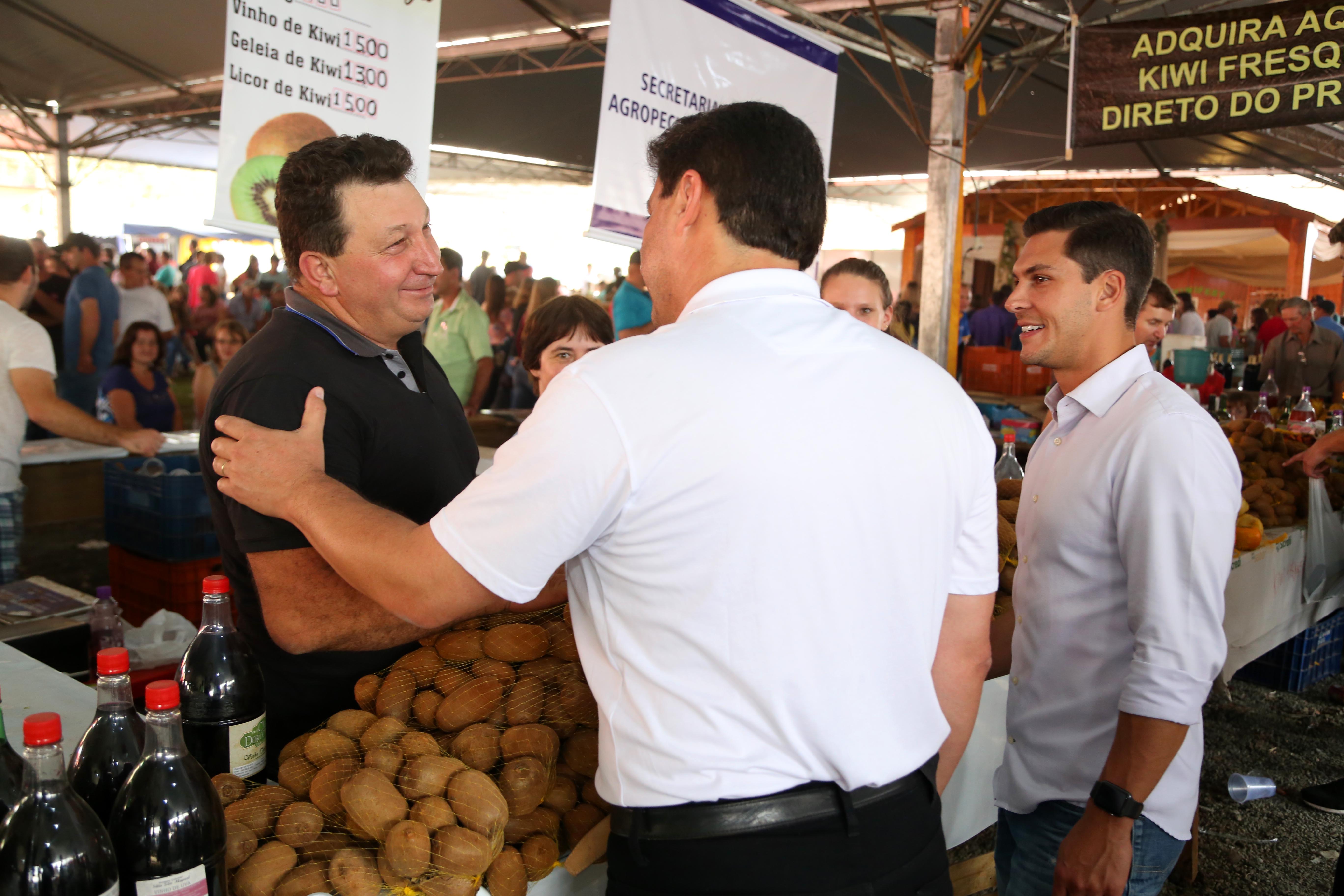 Na Kiwi Fest, Marcello Richa destaca potencial do agronegócio e turismo no Centro-Sul