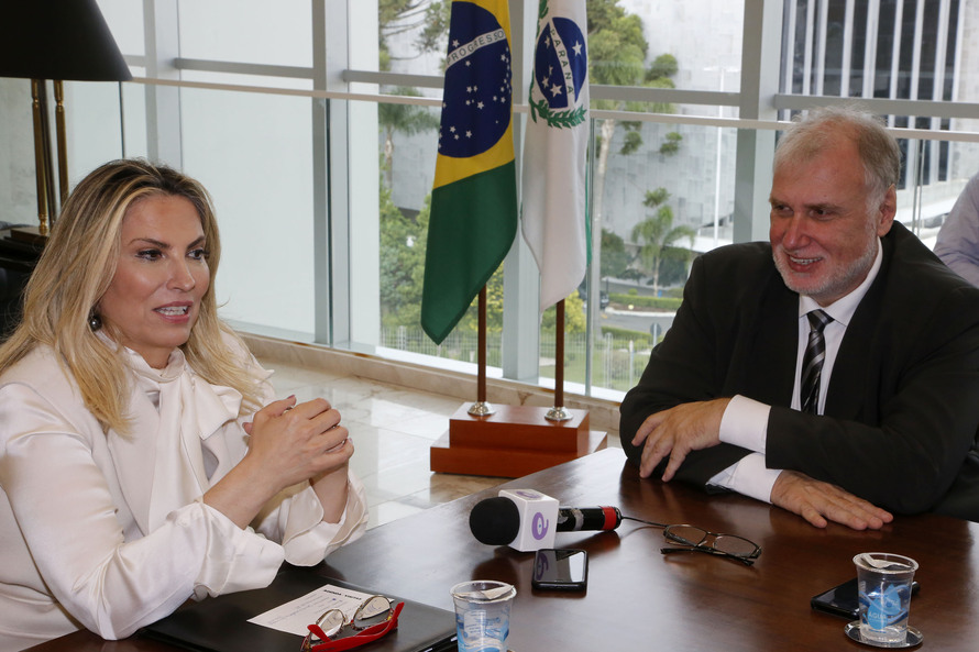 Cida repassa R$ 5,6 milhões para combate de zoonose em Paranaguá