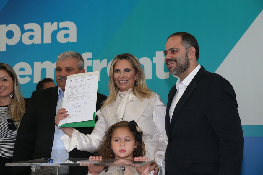 Em 30 dias, Cida repassa R$ 212 milhões para obras em 304 cidades do Paraná