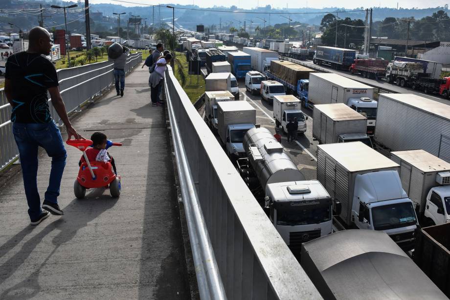 Rodovias ainda têm 387 pontos com bloqueios; 132 locais foram liberados