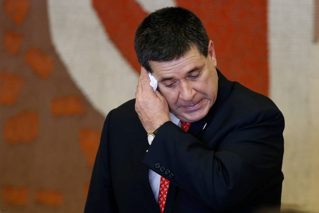Presidente do Paraguai renuncia e quer assumir como senador