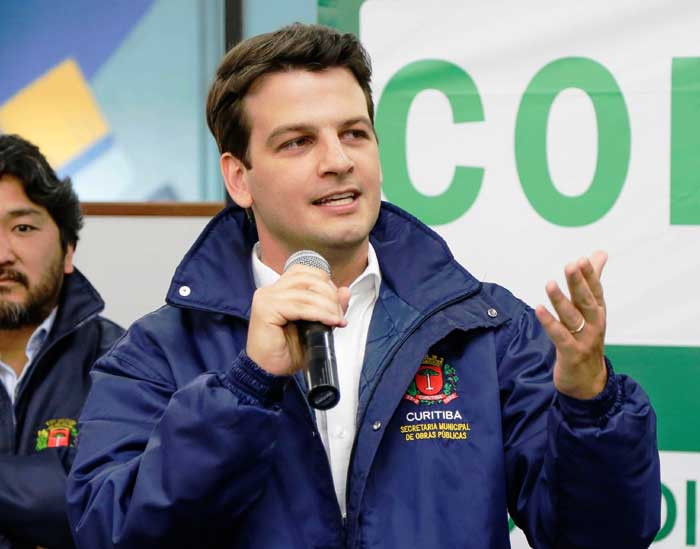 Prefeito Eduardo Pimentel, que é alvo de ação do MPE