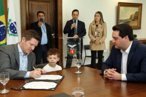 Ratinho Junior libera R$ 4 milhões para obra em União da Vitória