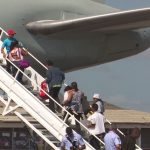 Grupo de venezuelanos desembarcam em Maringá para trabalhar em transportadora