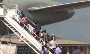 Grupo de venezuelanos desembarcam em Maringá para trabalhar em transportadora