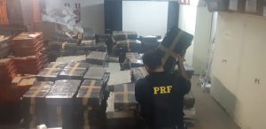 Mais de 4,6 toneladas de maconha são apreendidas pela PRF no Paraná