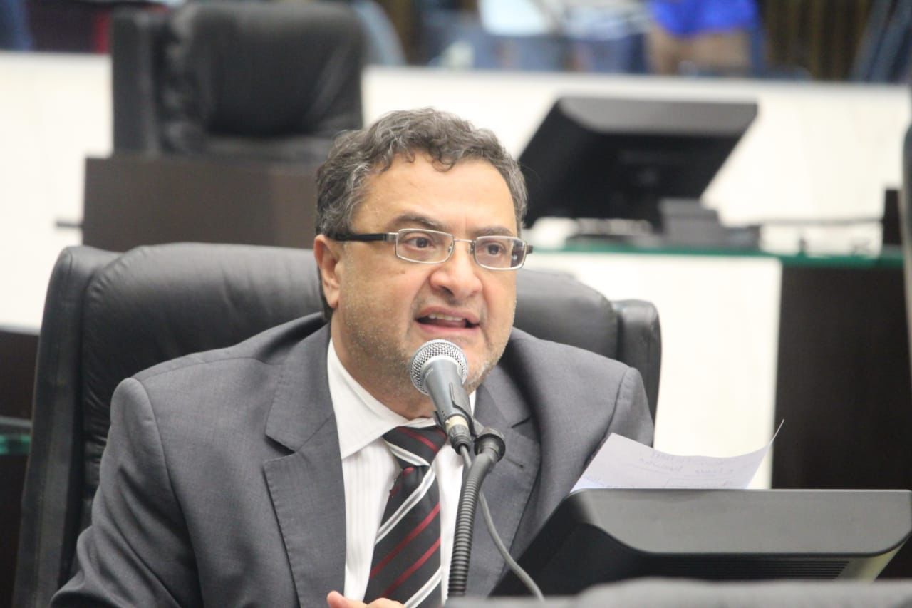 Exemplo para o mundo, SUS salva vidas no Brasil, diz Michele Caputo