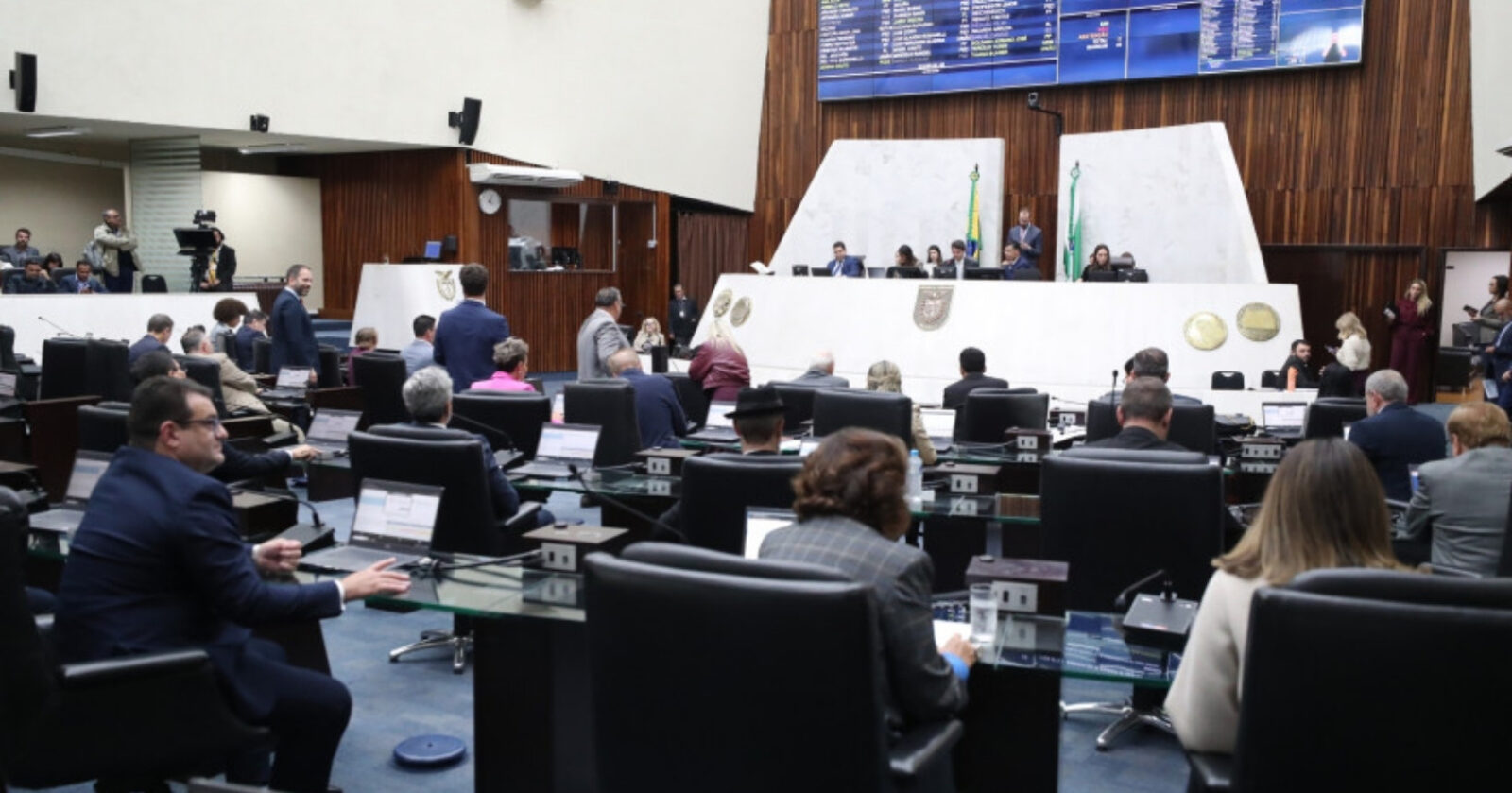 Assembleia Legislativa do Paraná aprova projeto sobre naming rights de bens públicos