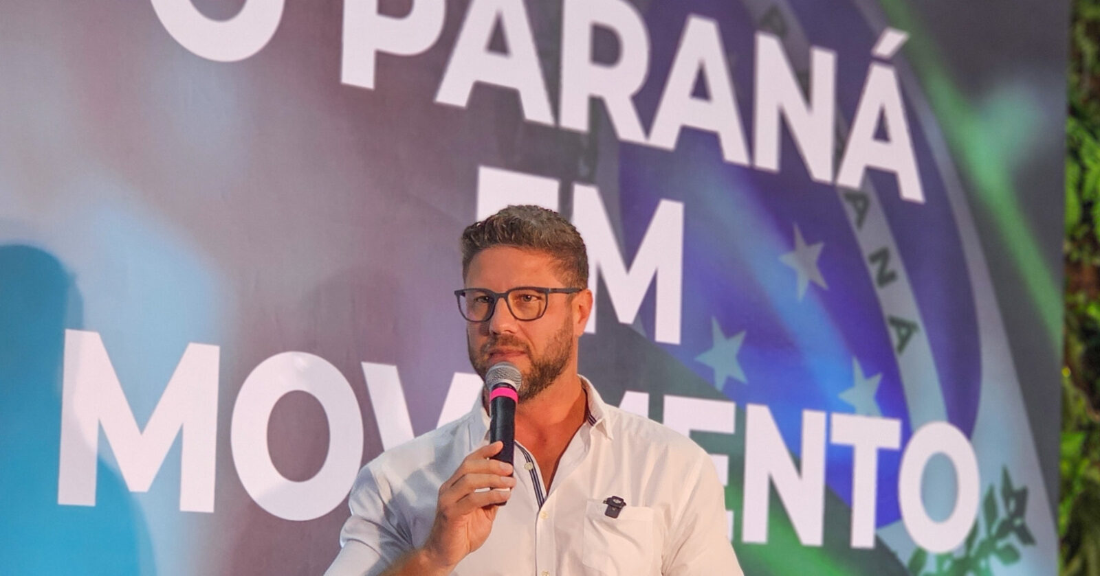 Deputado Requião Filho um evento em Curitiba; intitulado "O Paraná em movimento", vis mobilizar a base para eleições 2026