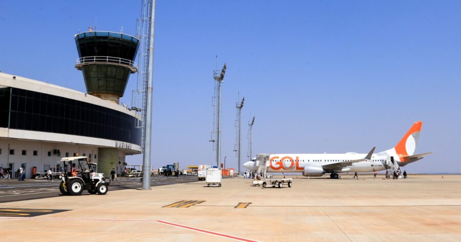 Aeroporto de Maringá se torna o terceiro mais movimentado do Paraná; aeronave da GOL, empresa que opera no terminal