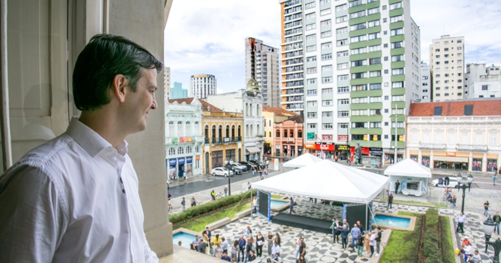 Para atrair moradores ao Centro de Curitiba com retrofit, prefeito Eduardo Pimentel anuncia investimentos
