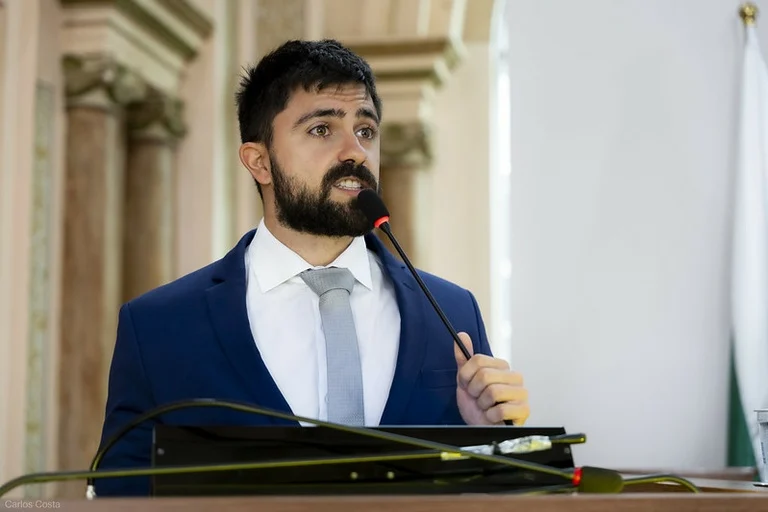 O vereador curitibano João Bettega (União) foi expulso do MBL por fazer 'vídeos idiotas'