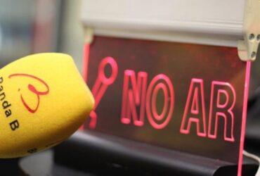 A tradicional Rádio Banda B iniciou oficialmente sua transmissão na nova frequência 89,7 FM, em substituição à faixa estendida 79,3 FM